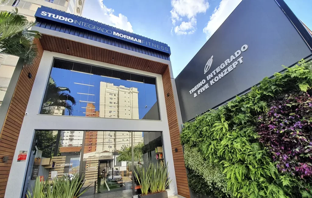 Studio Mormaii Fitness — área de treino e ambiente